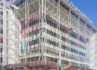 Front view of Children's Hospital of Philadelphia on a sunny day
